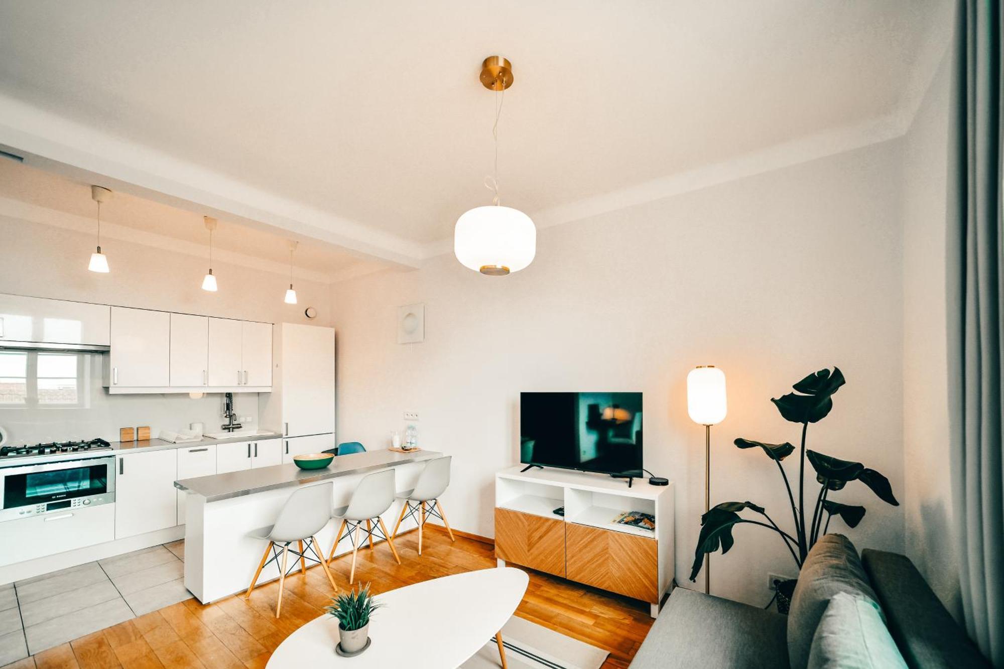Old Town Heart V - Old Town Square Apartment *